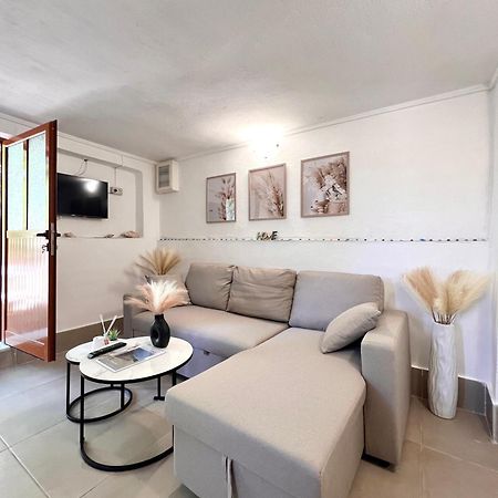 Petra Oliva Apartment Dhermi Luaran gambar